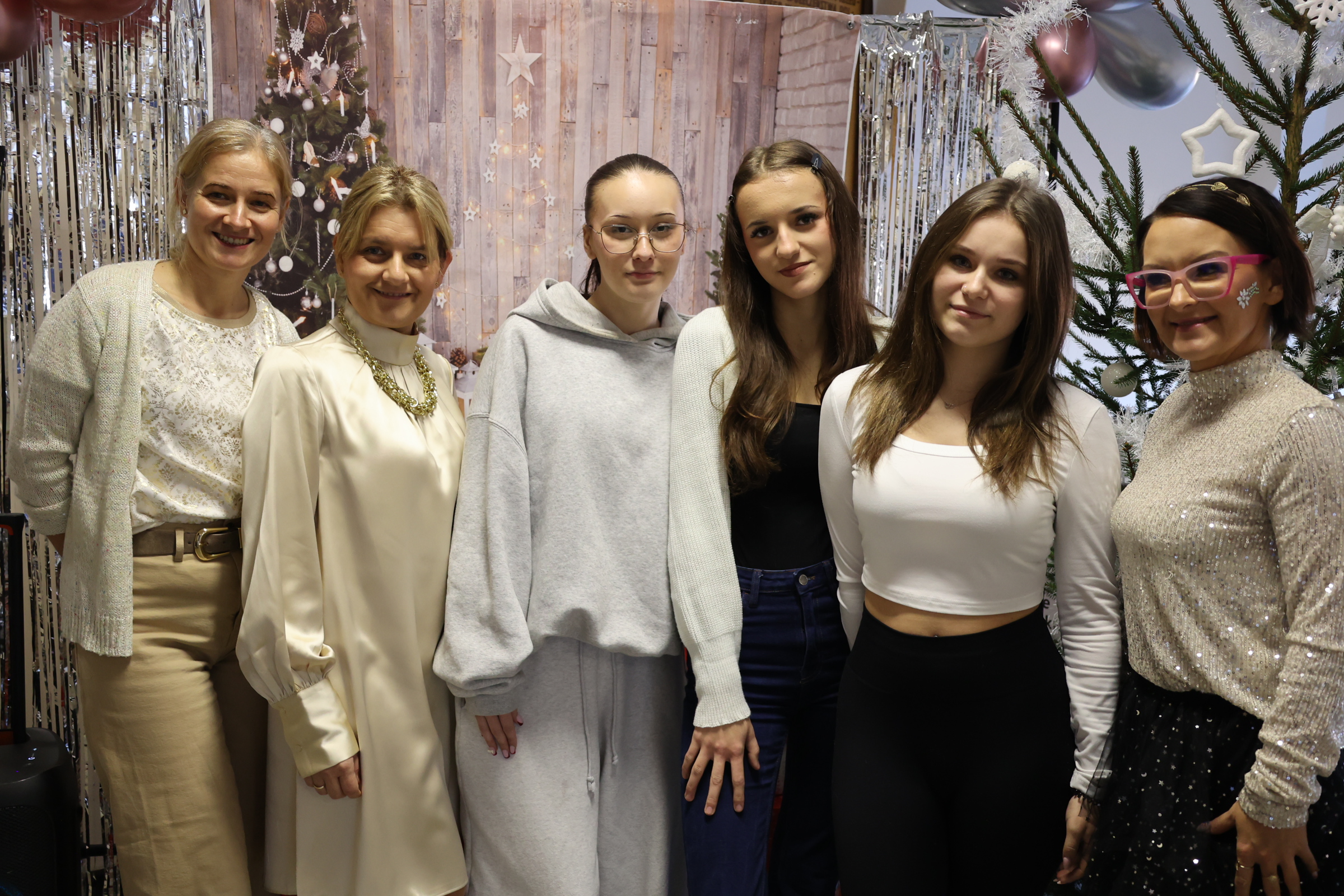 🎄 Tydzień Świątecznych Kolorów w naszej szkole! 🎨✨