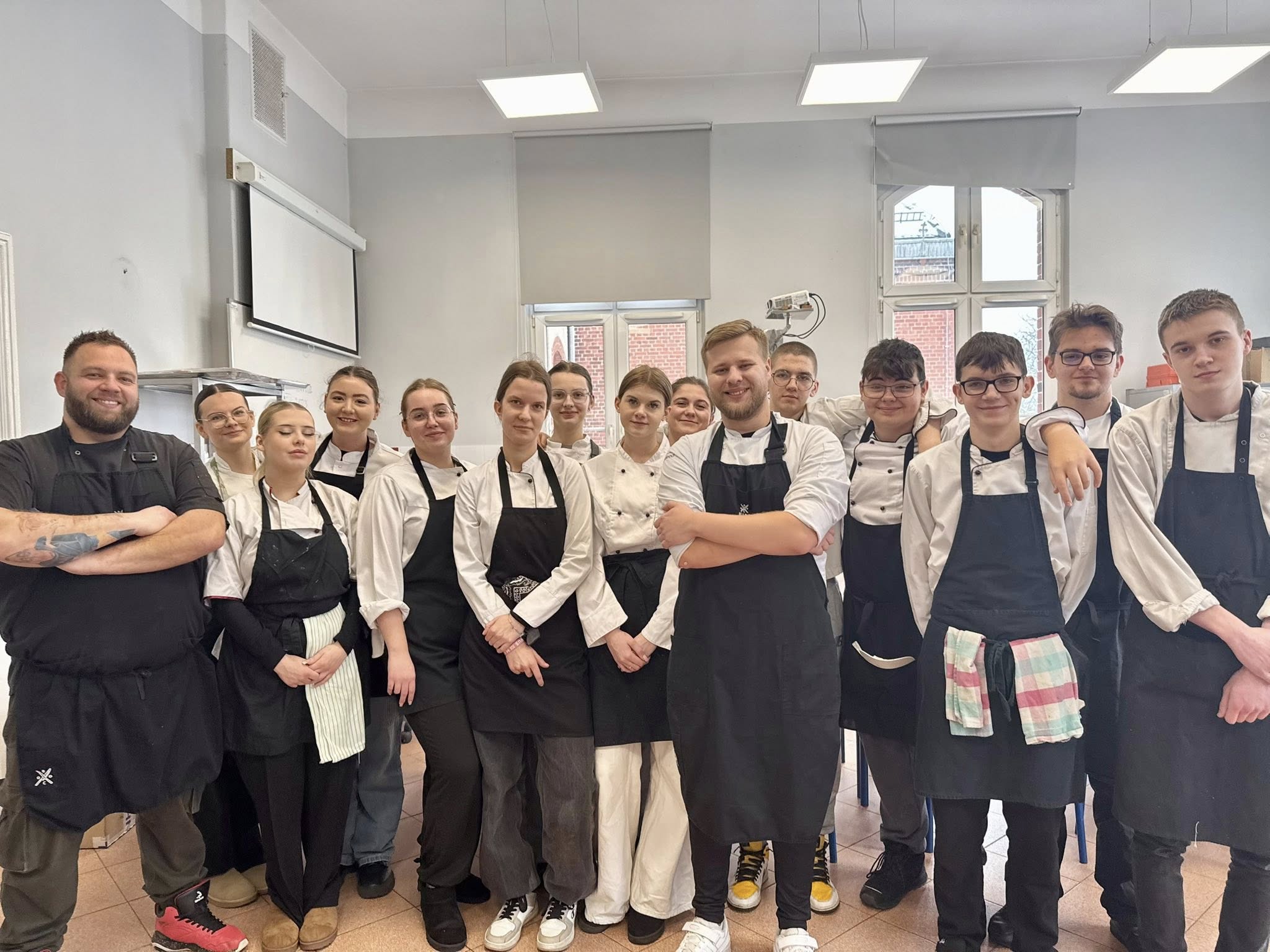 Steki, burgery i płonące desery… Myślicie, że 3 TŻ dała radę? Zobaczcie sami!