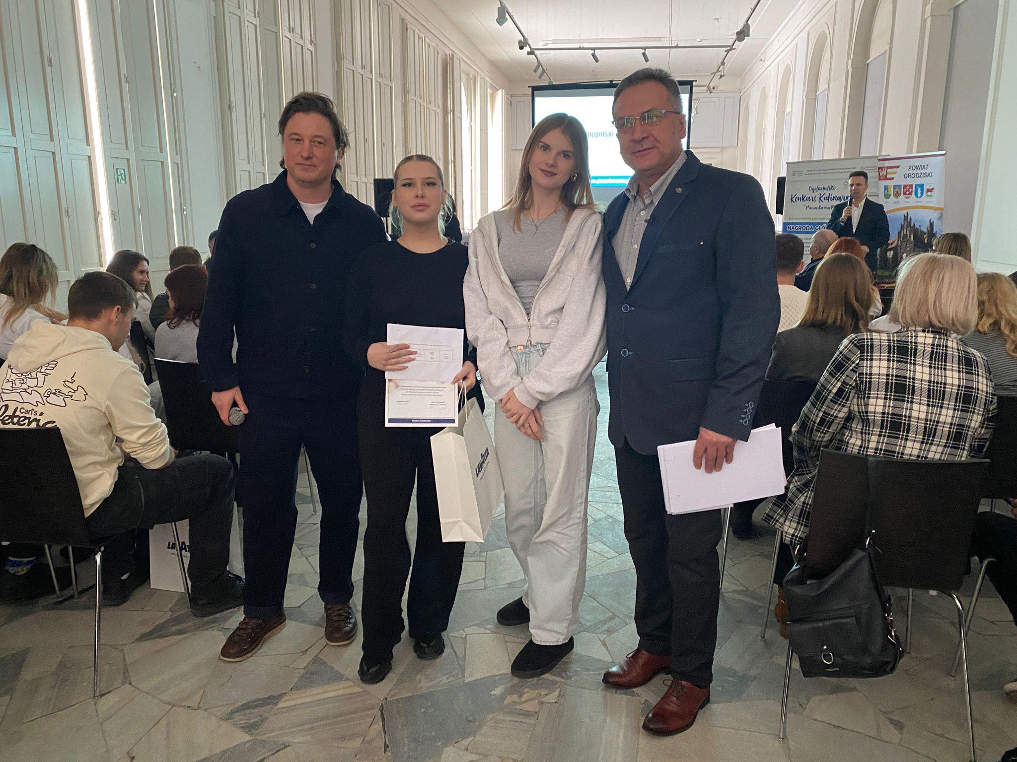 Sukces naszych uczennic w ogólnopolskim konkursie kulinarnym pod patronatem Ministra Edukacji!